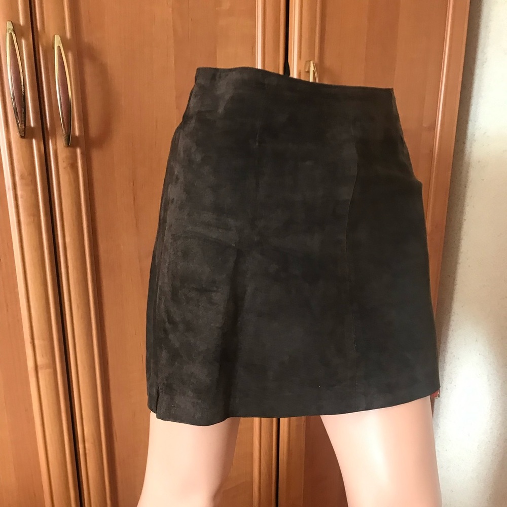 Evolution brown real leather mini skirt. In great condition sz 3/4.
